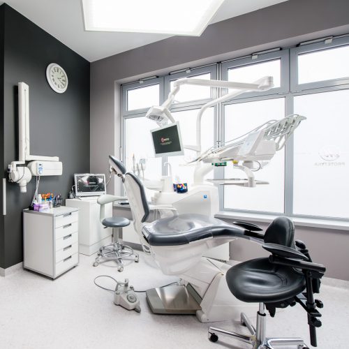 bogato wyposażony gabinet stomatologiczny
