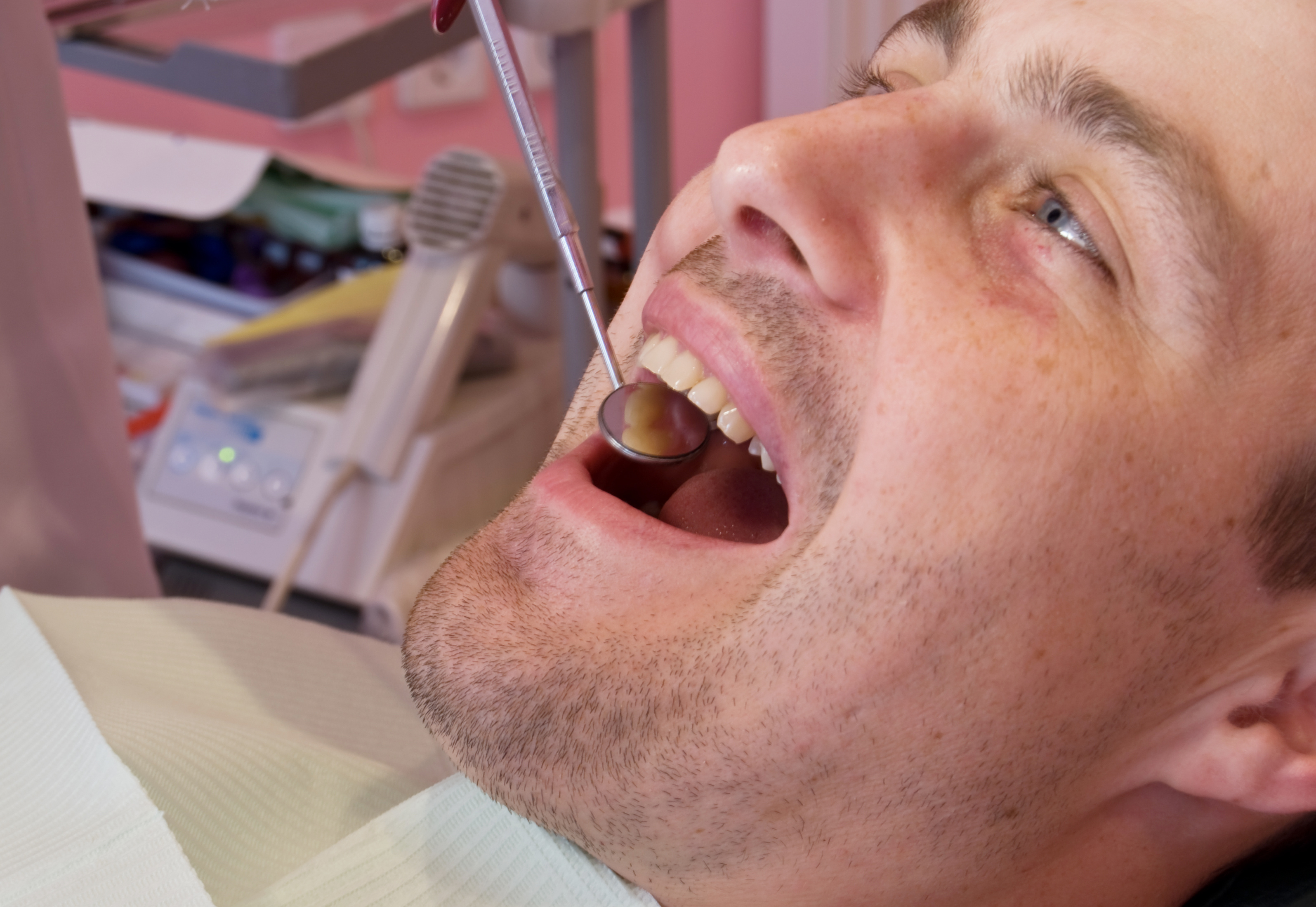 Najpowszechniejsze przyczyny bólu zębów okiem stomatologa